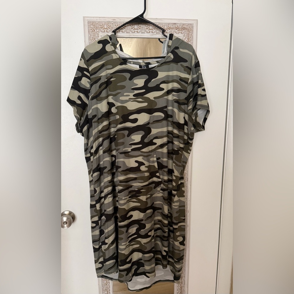 Derek Heart Plus size Camo Hoodie 3x